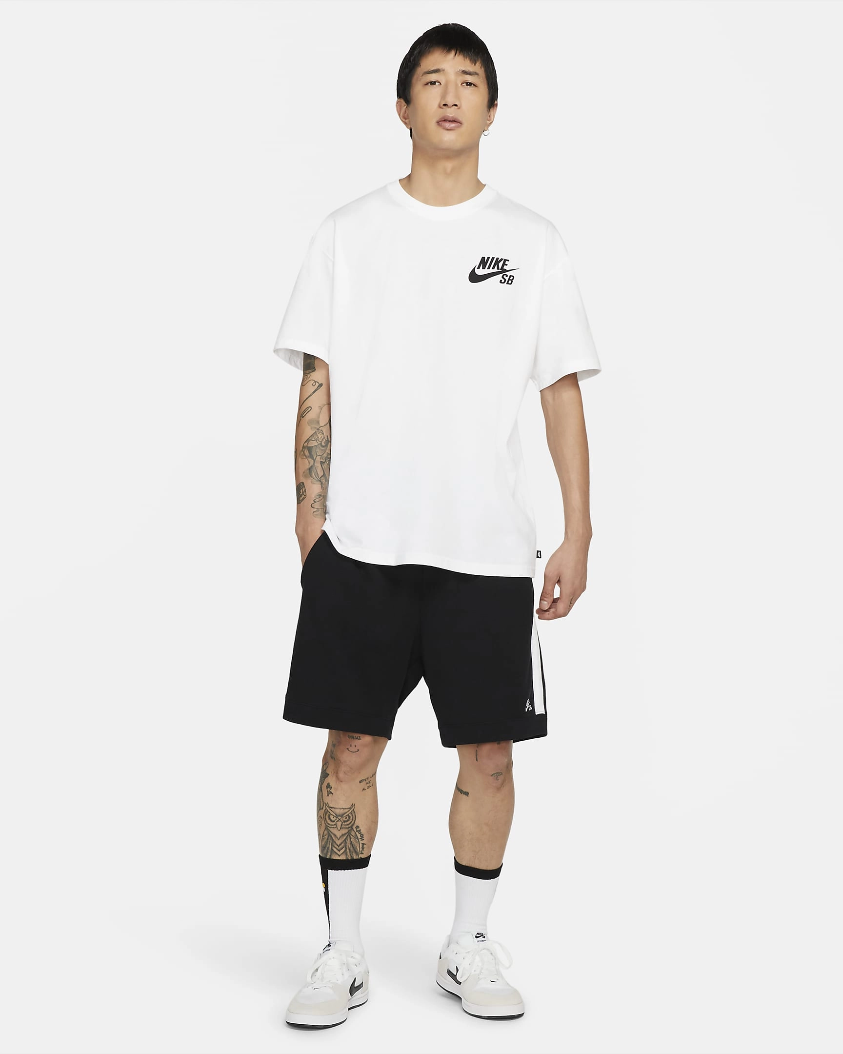 Nike SB Logo Skate T-Shirt – Dein cooler Ride, dein Statement. Sommer, Sonne, Skate-Action.